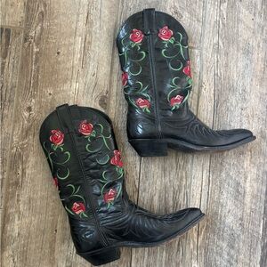 Elegant Black Rose Embroidered Heeled Boots